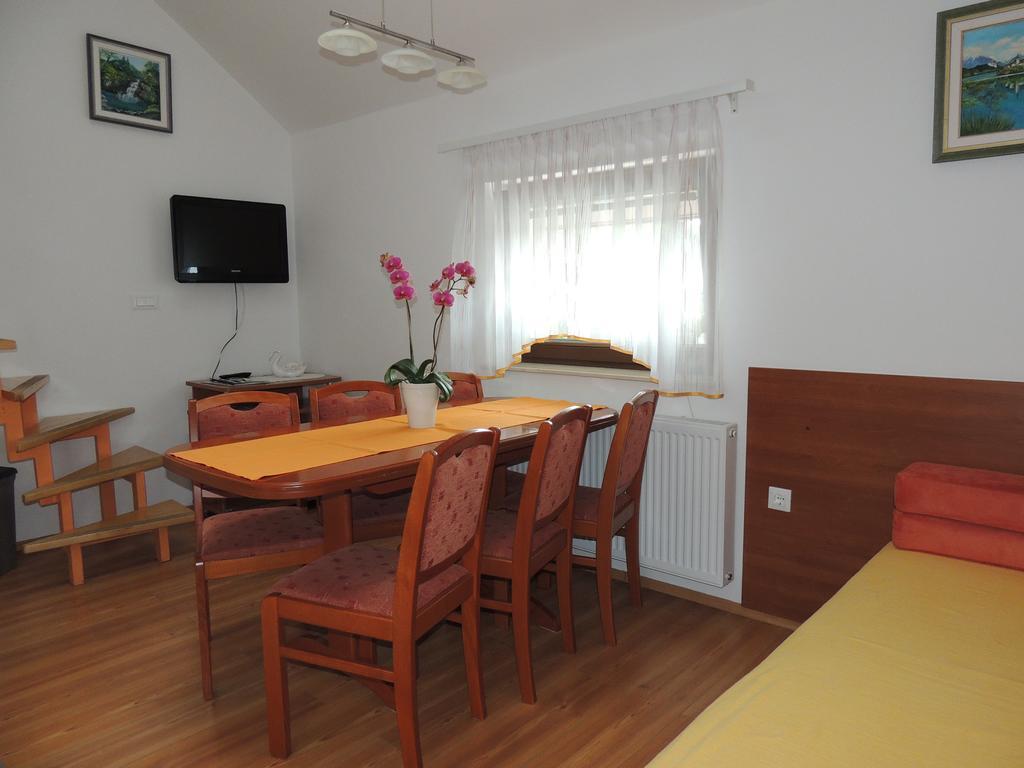 Apartments And Rooms Tavcar Bled Bilik gambar