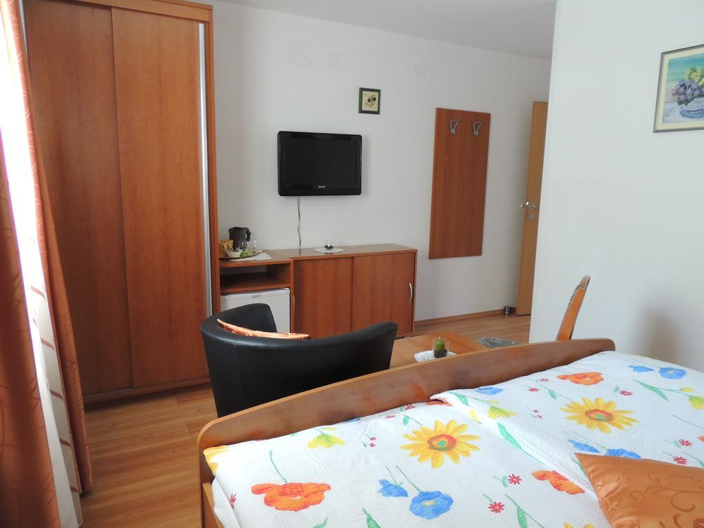 Apartments And Rooms Tavcar Bled Bilik gambar
