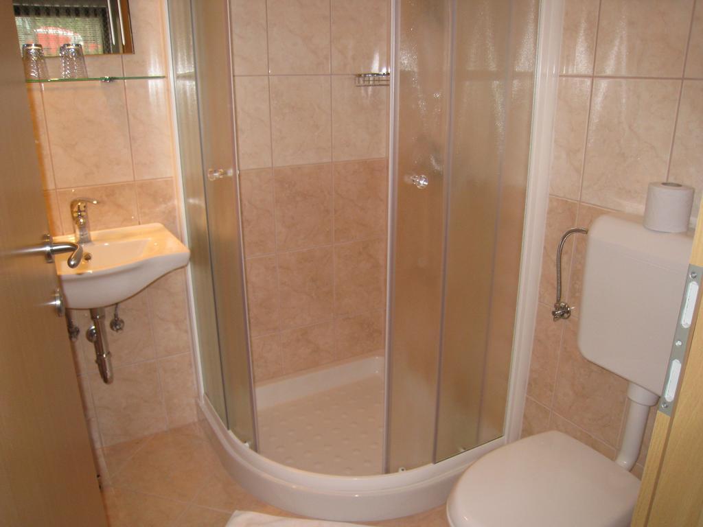 Apartments And Rooms Tavcar Bled Bilik gambar